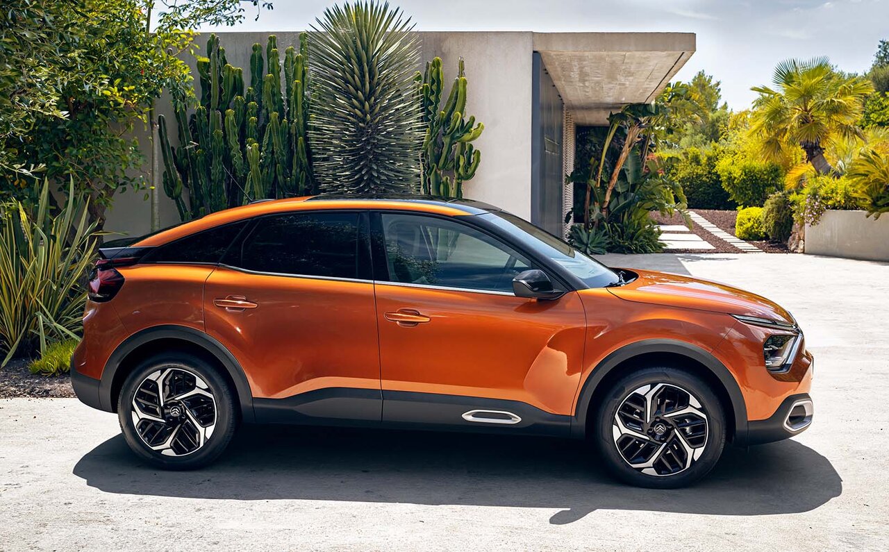 BEVモデルも登場──シトロエン、ハッチバックモデルの新型C4を発表｜Citroën