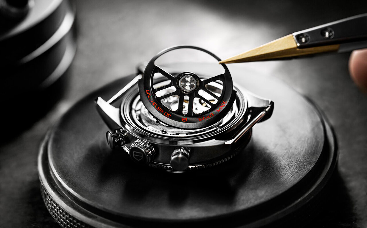 視認性最重要視の「オータヴィア」に、フライバッククロノとGMTモデルが誕生|TAG HEUER