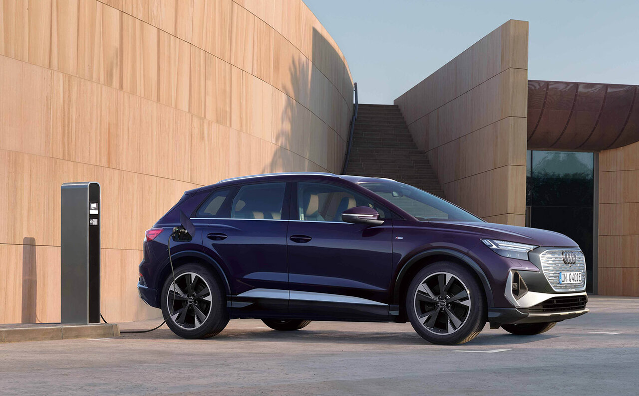 アウディ、初となるコンパクトSUVのBEV「Q4 eトロン」を発表｜Audi