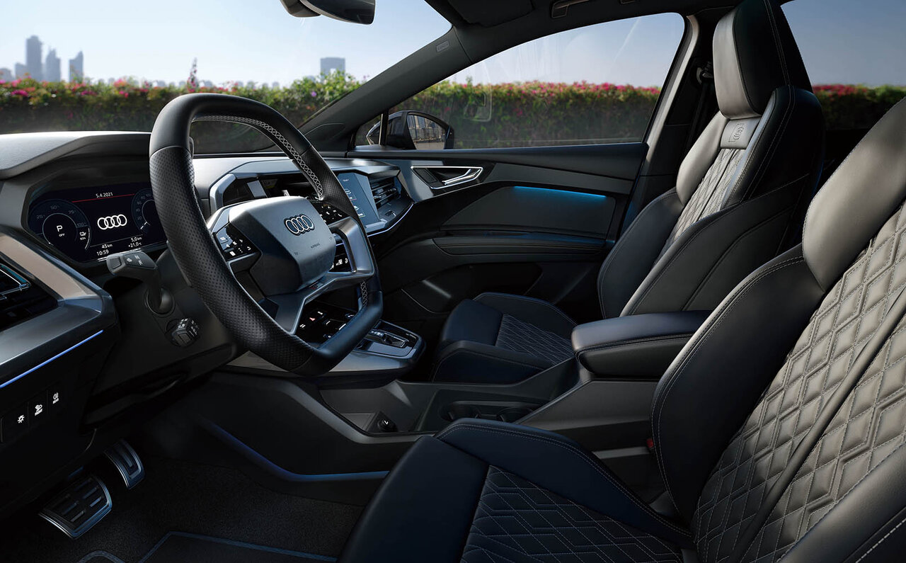 アウディ、初となるコンパクトSUVのBEV「Q4 eトロン」を発表｜Audi