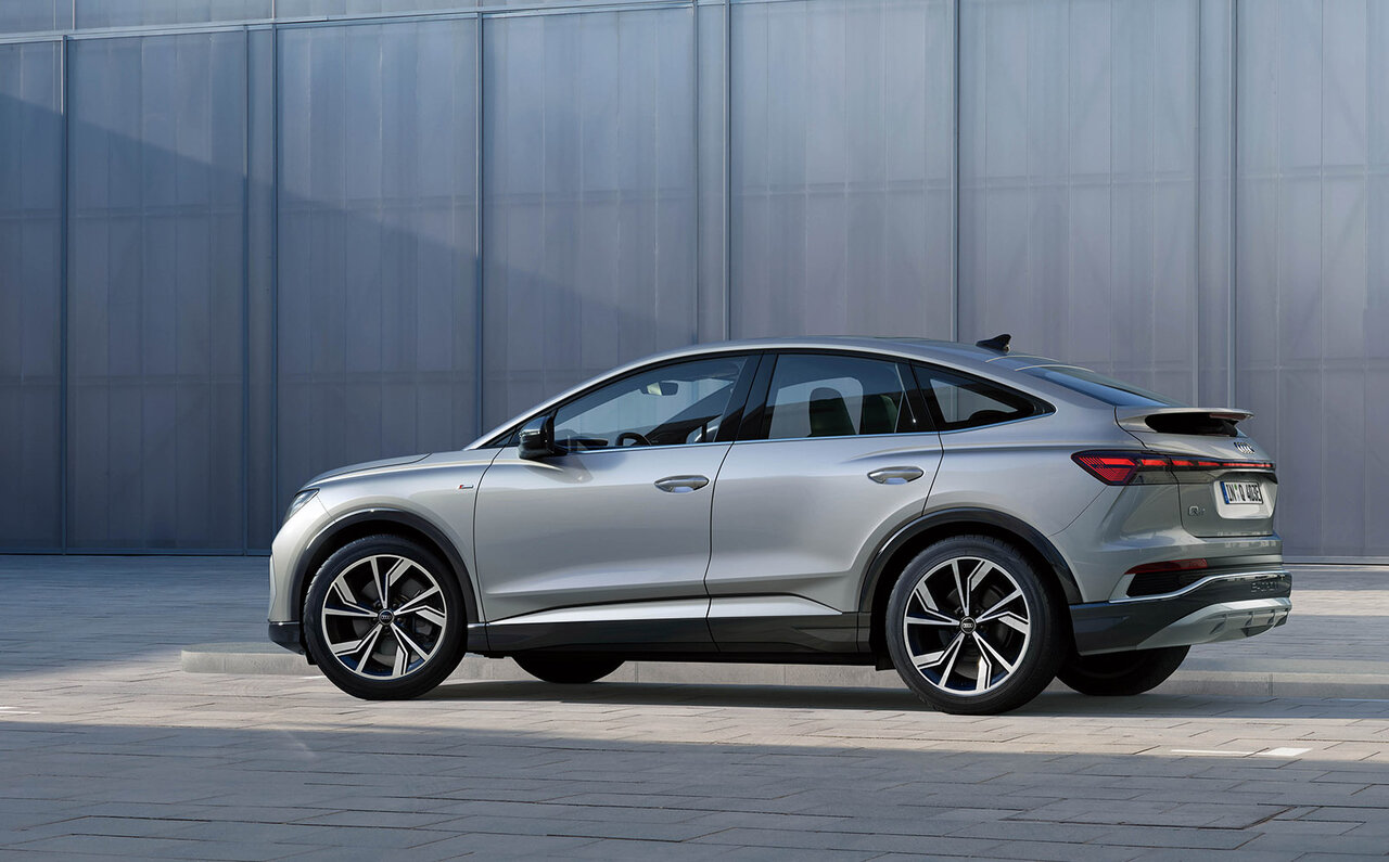 アウディ、初となるコンパクトSUVのBEV「Q4 eトロン」を発表｜Audi