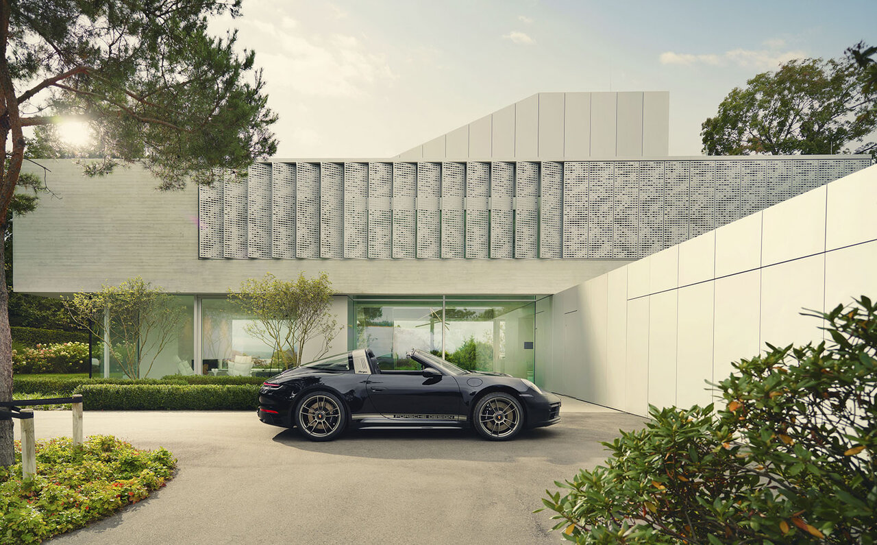 ポルシェデザインの50周年を祝う911タルガ4GTSの限定モデルが登場|Porsche