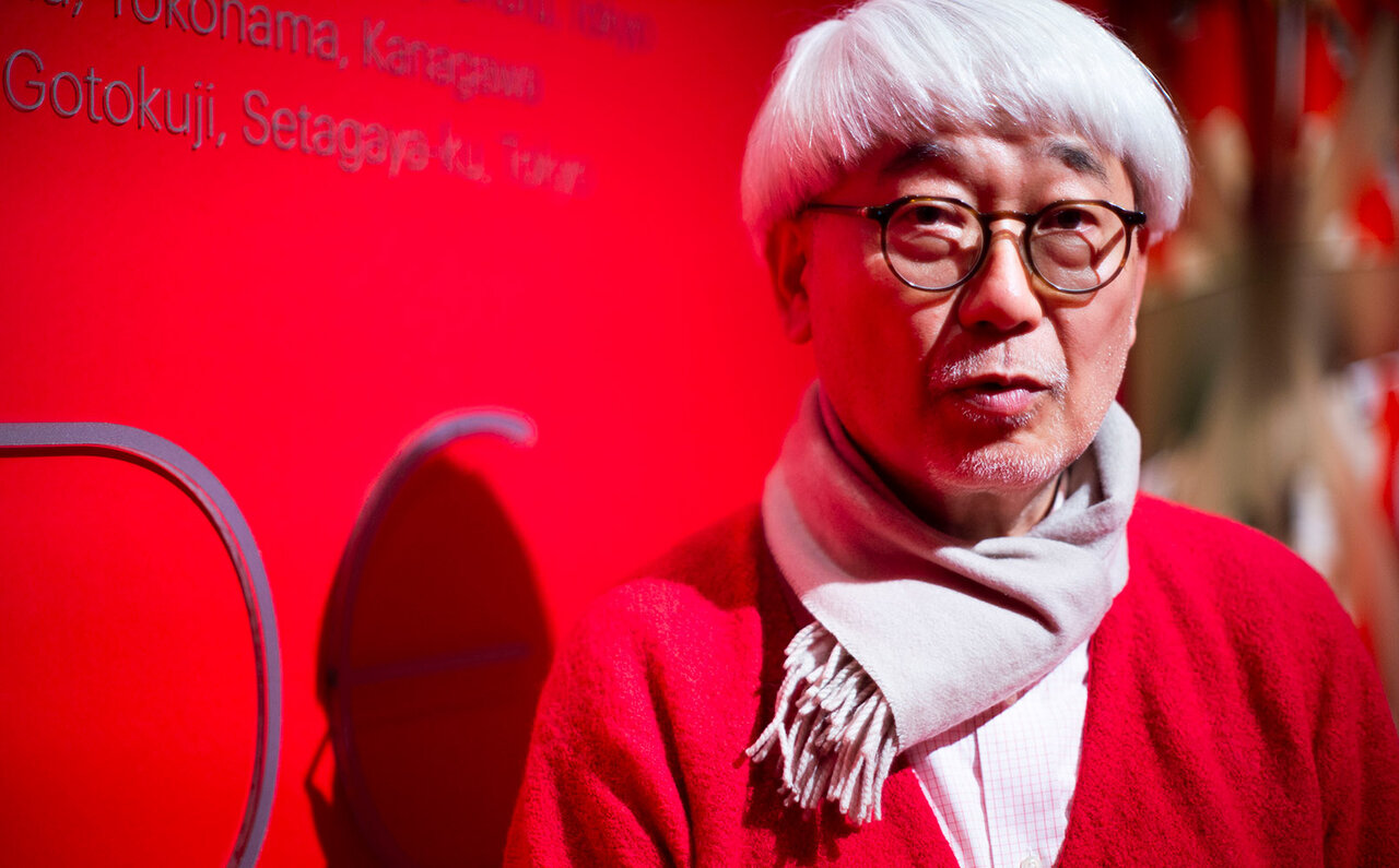 「RED」と銘打った写真家堀清英さんの思考の軌跡。 シャネル・ネクサス・ホールを真紅に染めた衝撃の写真展！