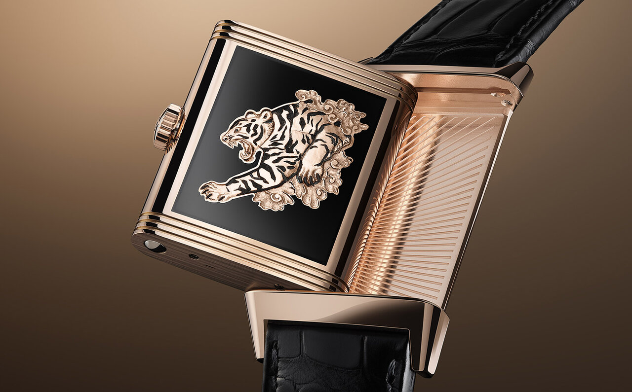 グラン・フー・エナメルの上にエングレーブ。超絶技巧のレベルソ“寅”モデル｜JAEGER-LECOULTRE