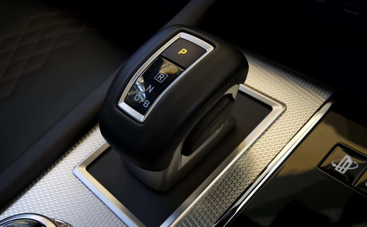 先代から大幅進化──三菱のフラッグシップSUV、新型「アウトランダーPHEV」に試乗｜MITSUBISHI