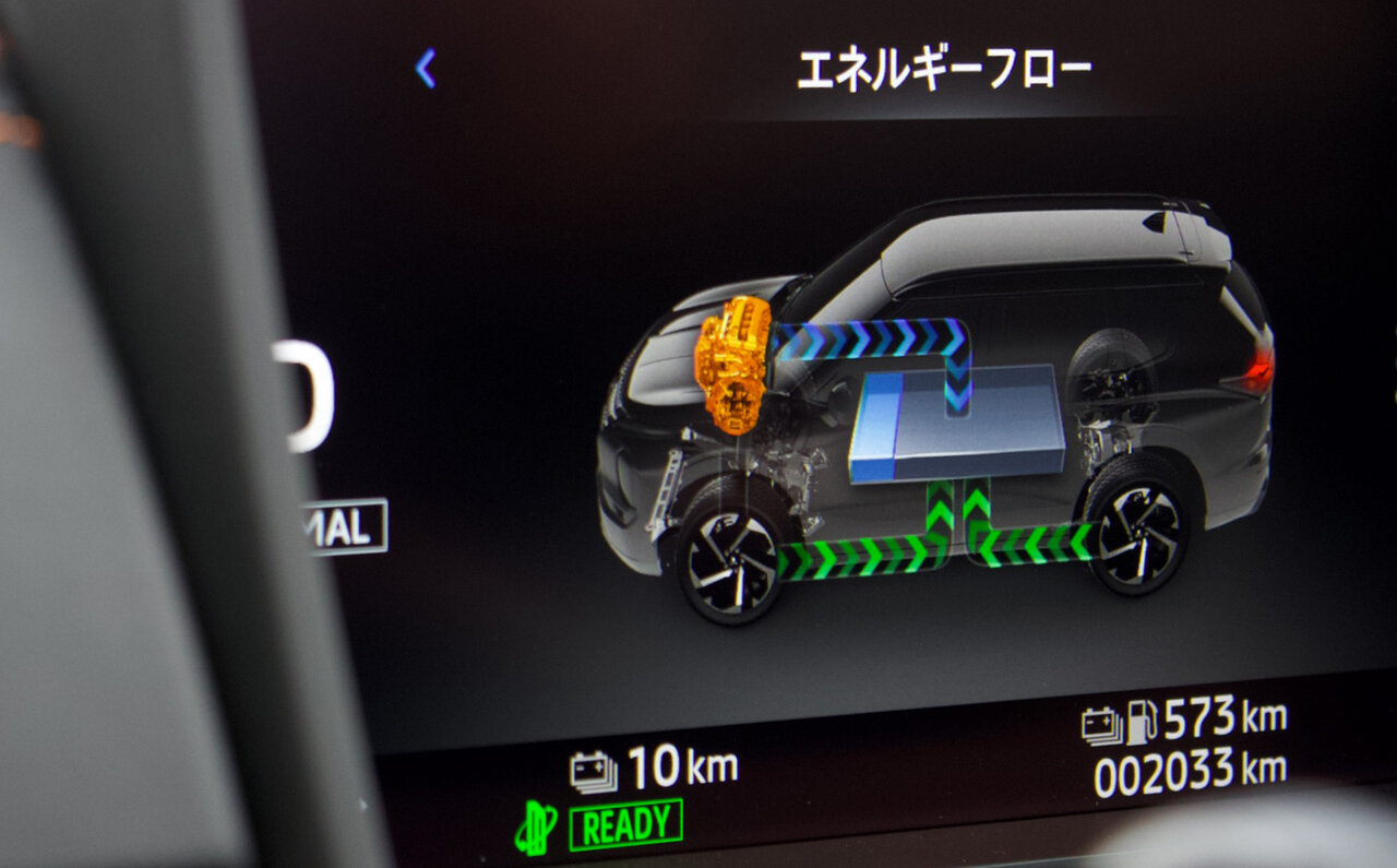 先代から大幅進化──三菱のフラッグシップSUV、新型「アウトランダーPHEV」に試乗｜MITSUBISHI