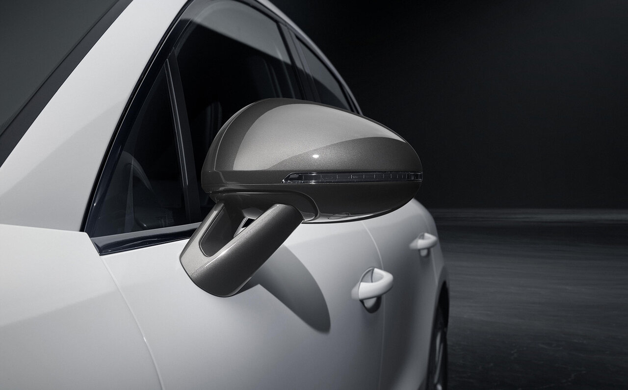 “T”の名を冠した最初の4ドアモデル、ポルシェ マカン Tがデビュー｜Porsche