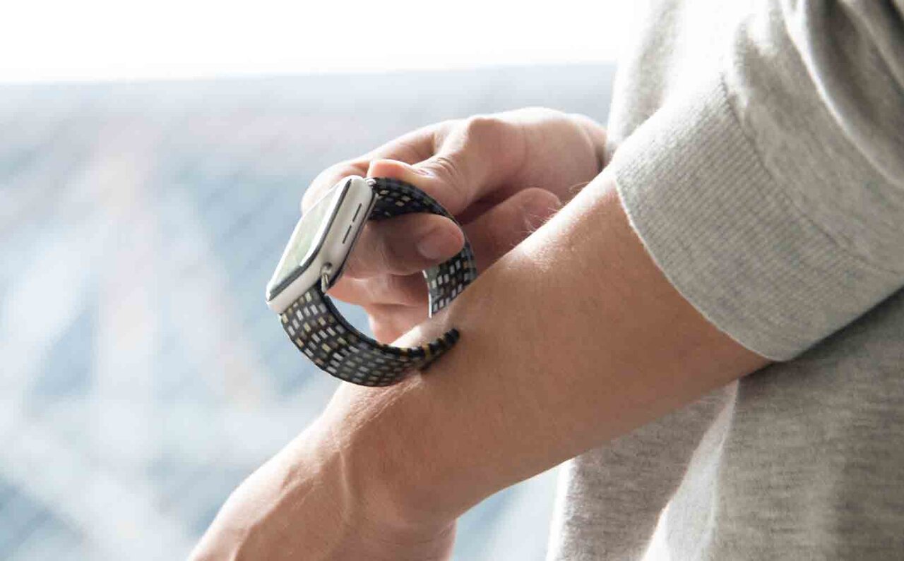 鯖江の眼鏡づくりの技から生まれたApple Watch専用の「Air Bangle」｜SANYOU