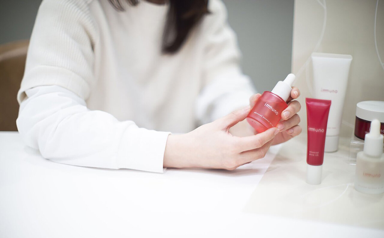 原料の原料まで遡及し、工場の背景にまで目を向ける 徹底して肌と地球の環境にこだわる「immuno」後編