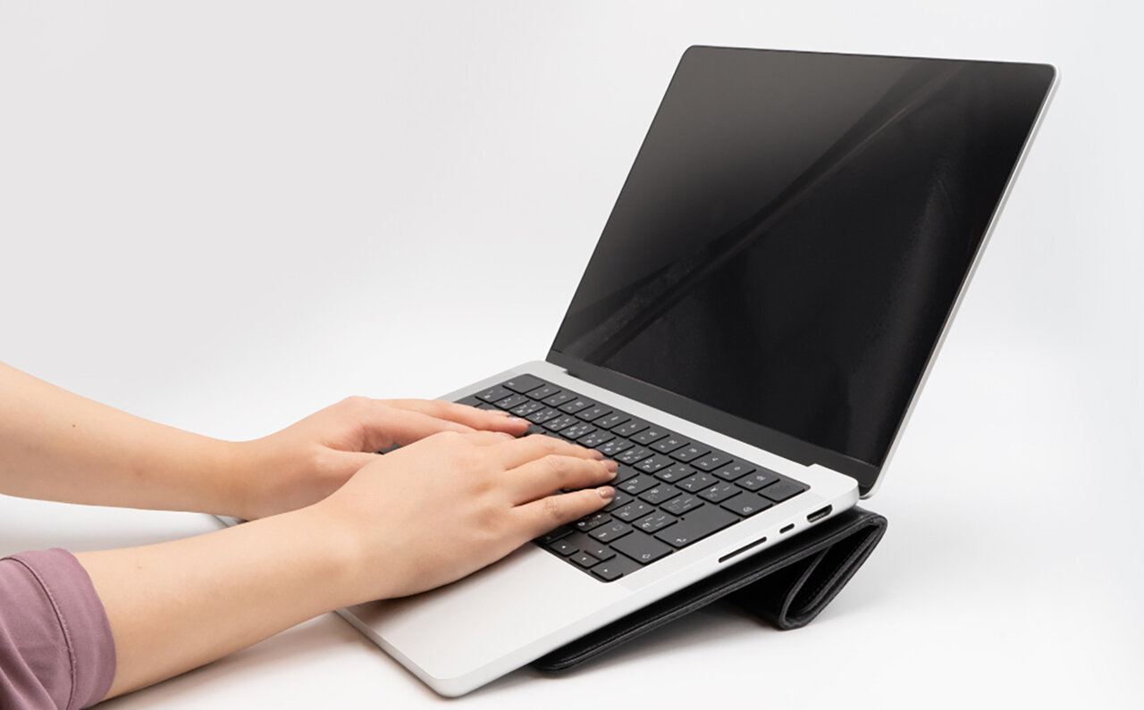 14インチMacBook Pro専用スリーブケースをオンラインで限定発売|Simplism
