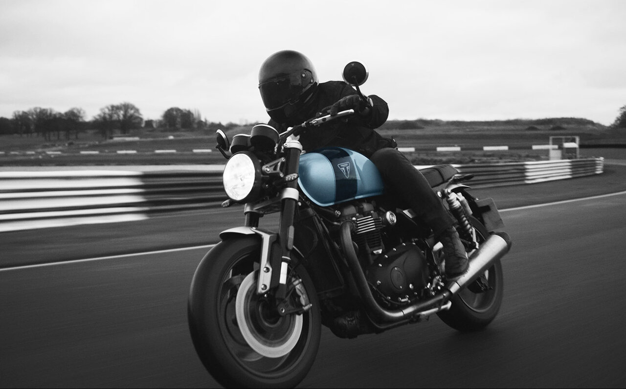 ブライトリング×トライアンフというビッグコラボによる新作「トップタイムトライアンフ」｜BREITLING