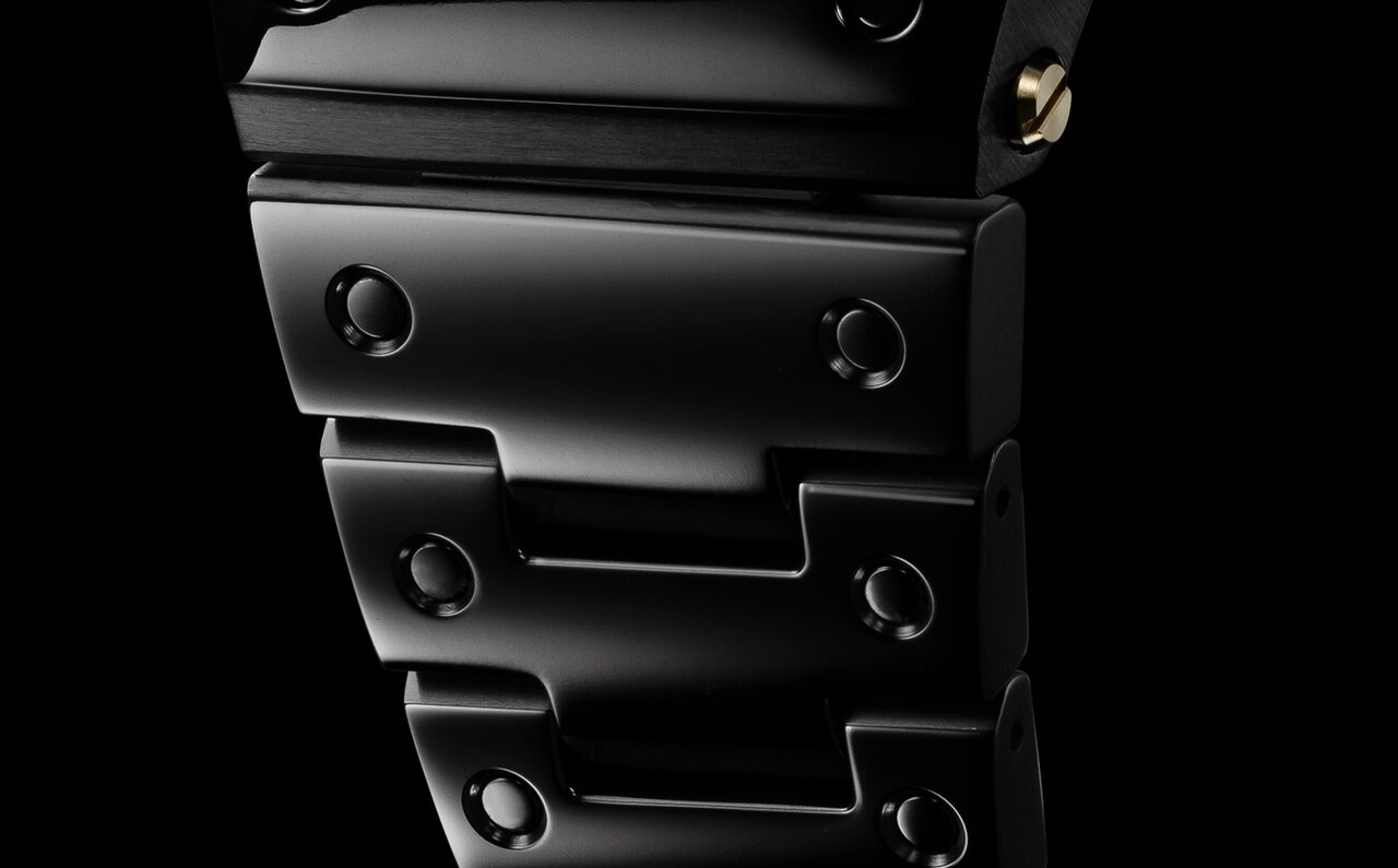 Gショック初号機の角型デザインを採用した最上位メタル機2機種がついにリリース|G-SHOCK