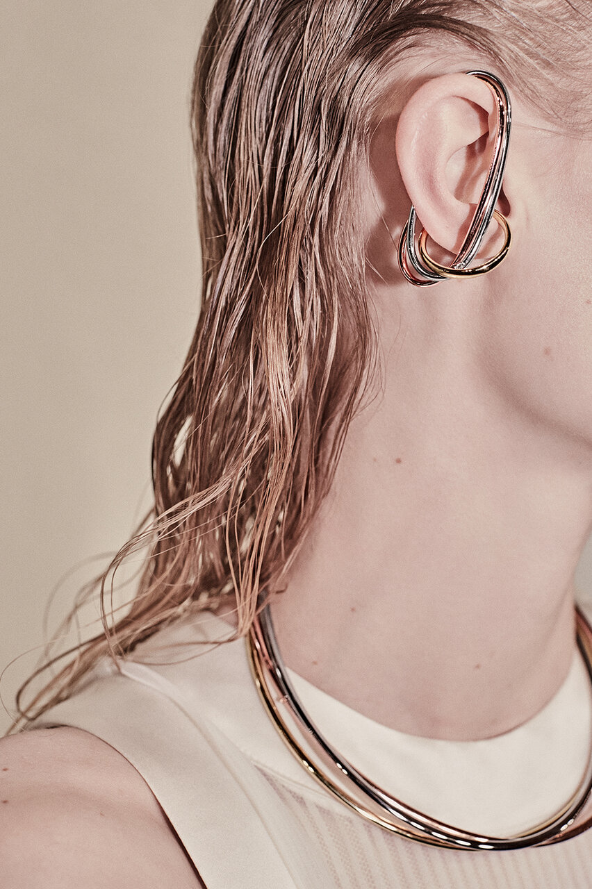 カルティエとsacaiの阿部千登勢による限定コレクションが2022年夏に先行発売｜CARTIER