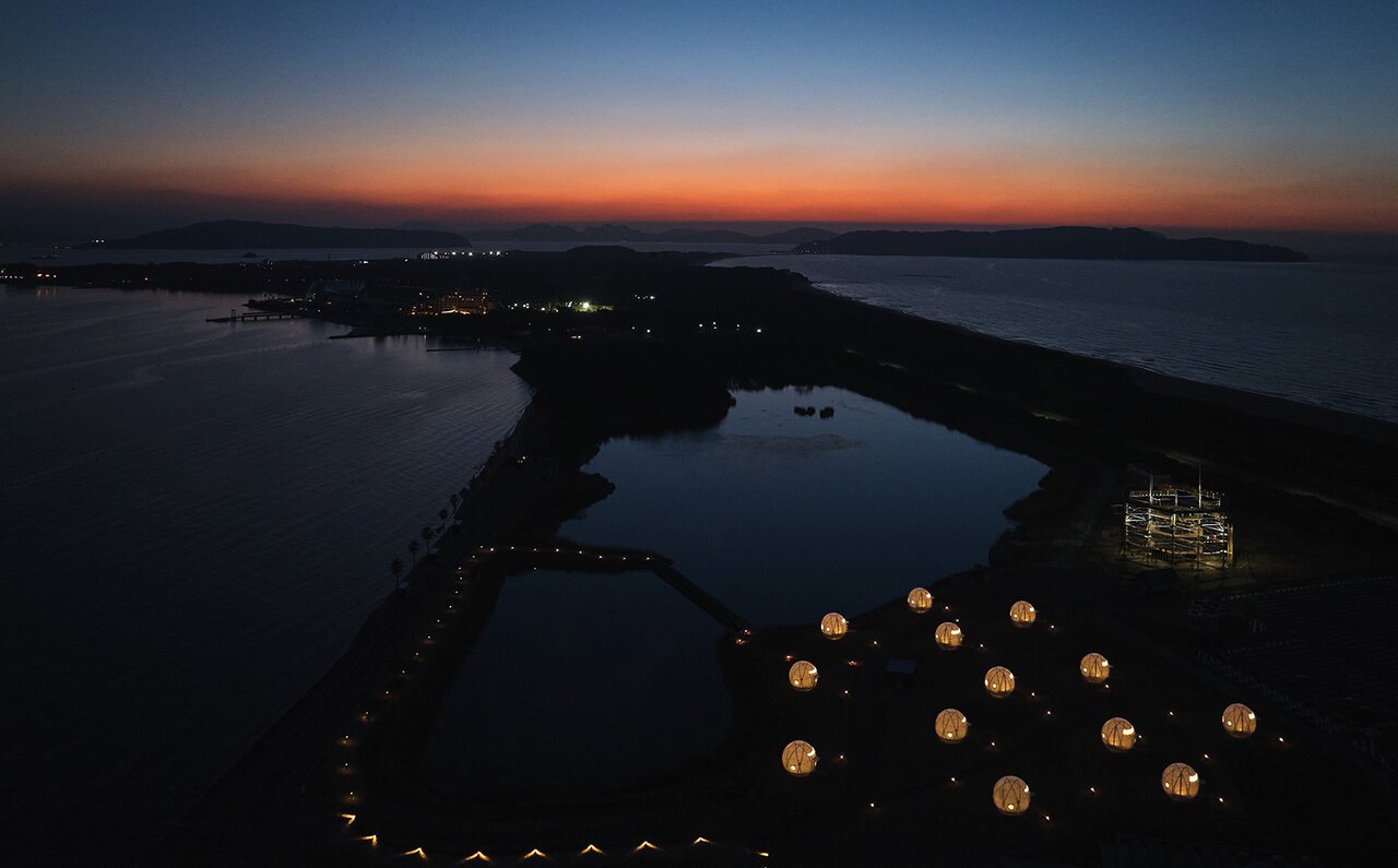 光る球体テントや充実したアクティビティも!福岡に“泊まれる公園”がオープン|TRAVEL