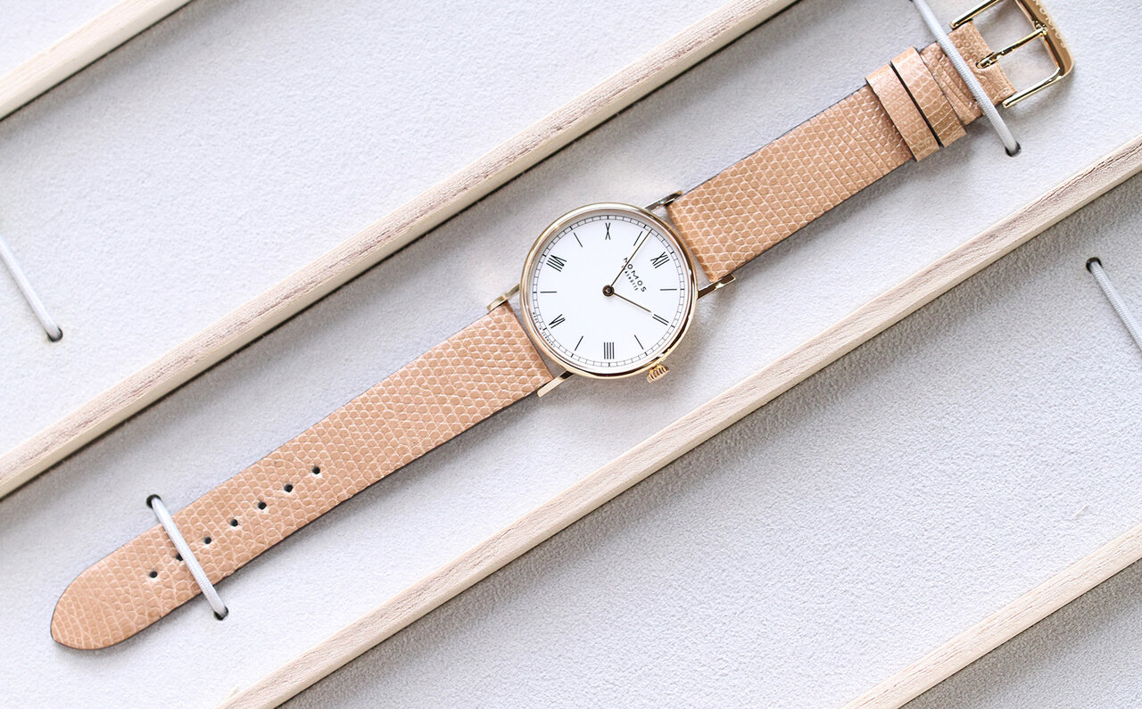 ゴールドカラーのノモス グラスヒュッテショップ限定モデル。秒針のないシンプルな新作｜NOMOS GLASHÜTTE