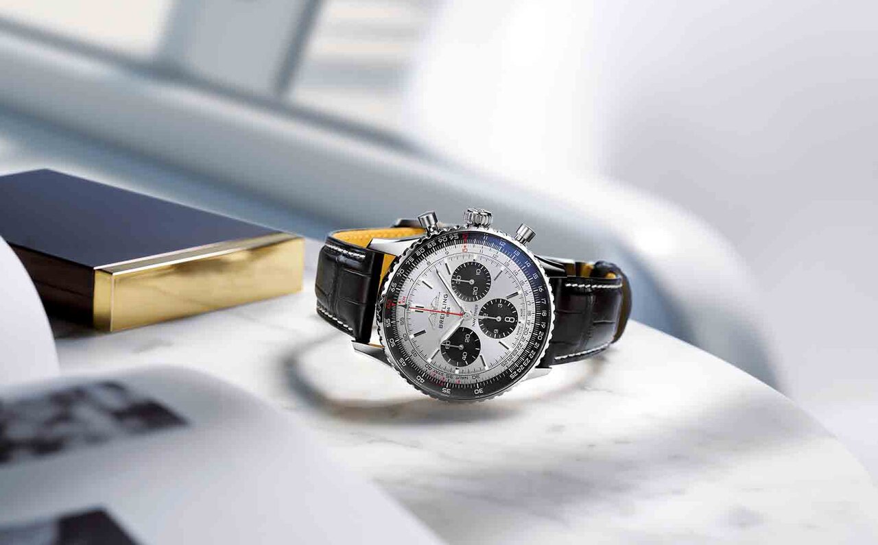 2022年「ナビタイマー」が豊富なサイズと大胆なカラー展開で大幅刷新｜BREITLING