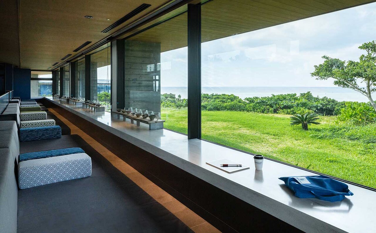 沖縄の海辺を大人テイストで楽しめる日帰り施設「星野リゾート バンタカフェ」|TRAVEL