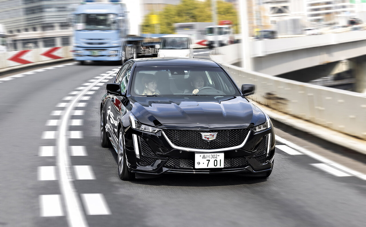 注目のクリエイターがキャデラックとともに過ごす一日──CT5 × インテリアスタイリスト窪川勝哉 & トラベルジャーナリスト 飯嶌寿子編|Cadillac