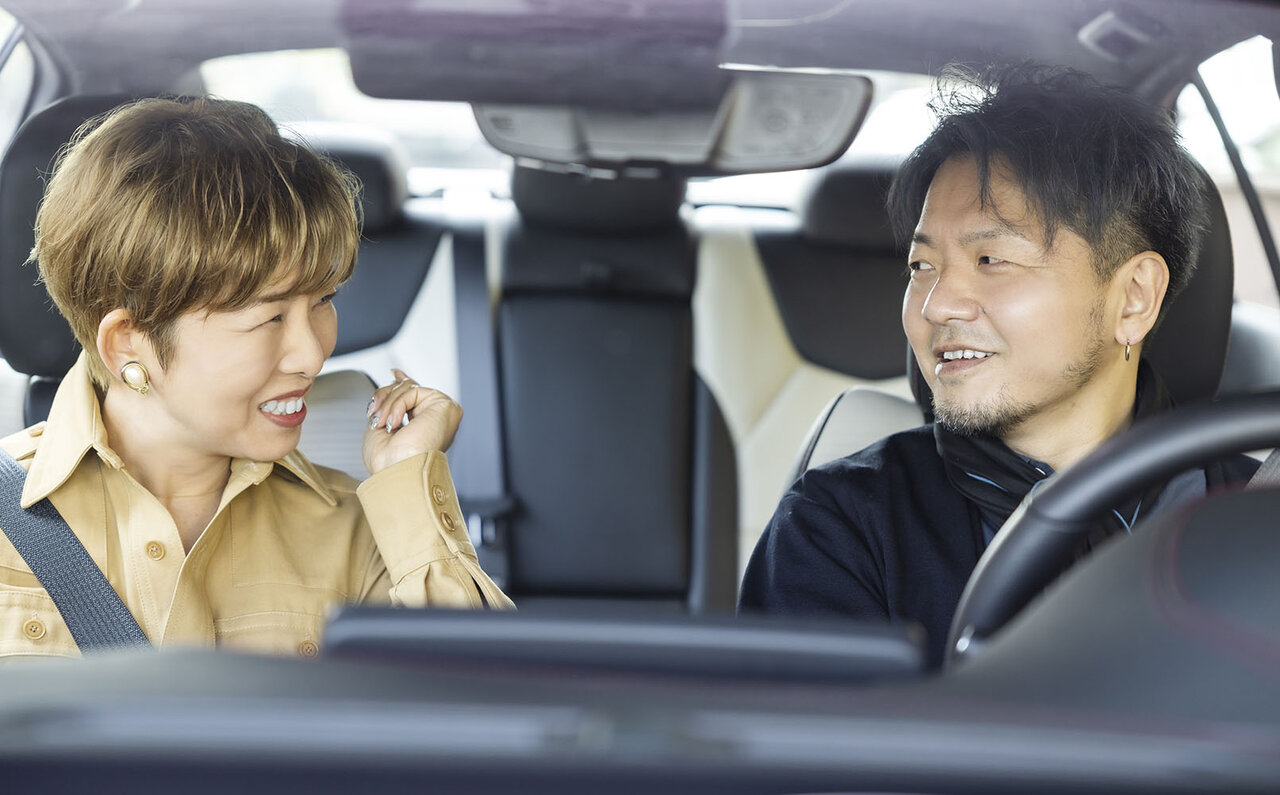 注目のクリエイターがキャデラックとともに過ごす一日──CT5 × インテリアスタイリスト窪川勝哉 & トラベルジャーナリスト 飯嶌寿子編|Cadillac