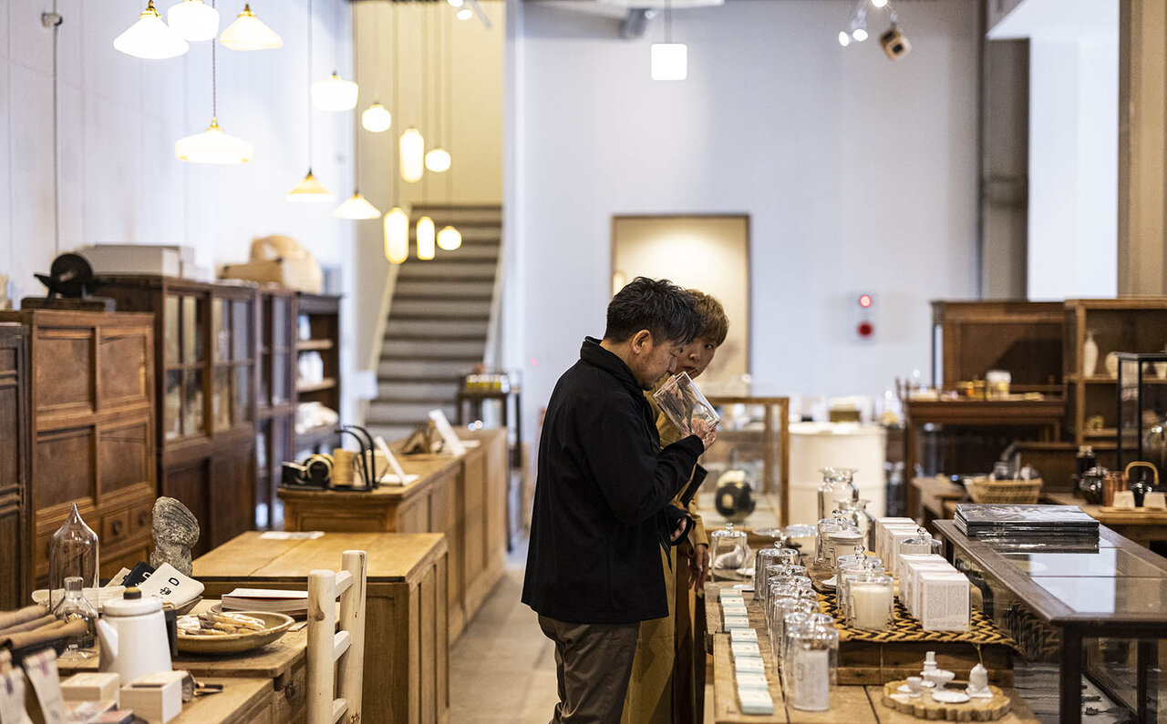 注目のクリエイターがキャデラックとともに過ごす一日──CT5 × インテリアスタイリスト窪川勝哉 & トラベルジャーナリスト 飯嶌寿子編|Cadillac