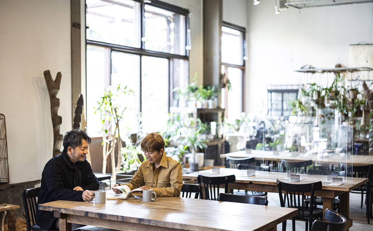 注目のクリエイターがキャデラックとともに過ごす一日──CT5 × インテリアスタイリスト窪川勝哉 & トラベルジャーナリスト 飯嶌寿子編|Cadillac