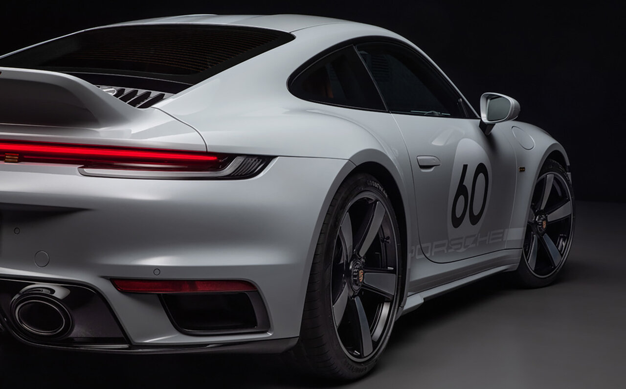 カレラRS2.7をモチーフとした新型ポルシェ911スポーツクラシックが登場|Porsche