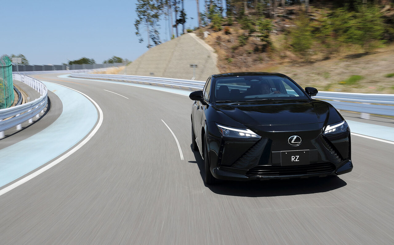 レクサス初となるバッテリーEV専用モデル「RZ」プロトタイプに試乗──その走り味とは? |LEXUS