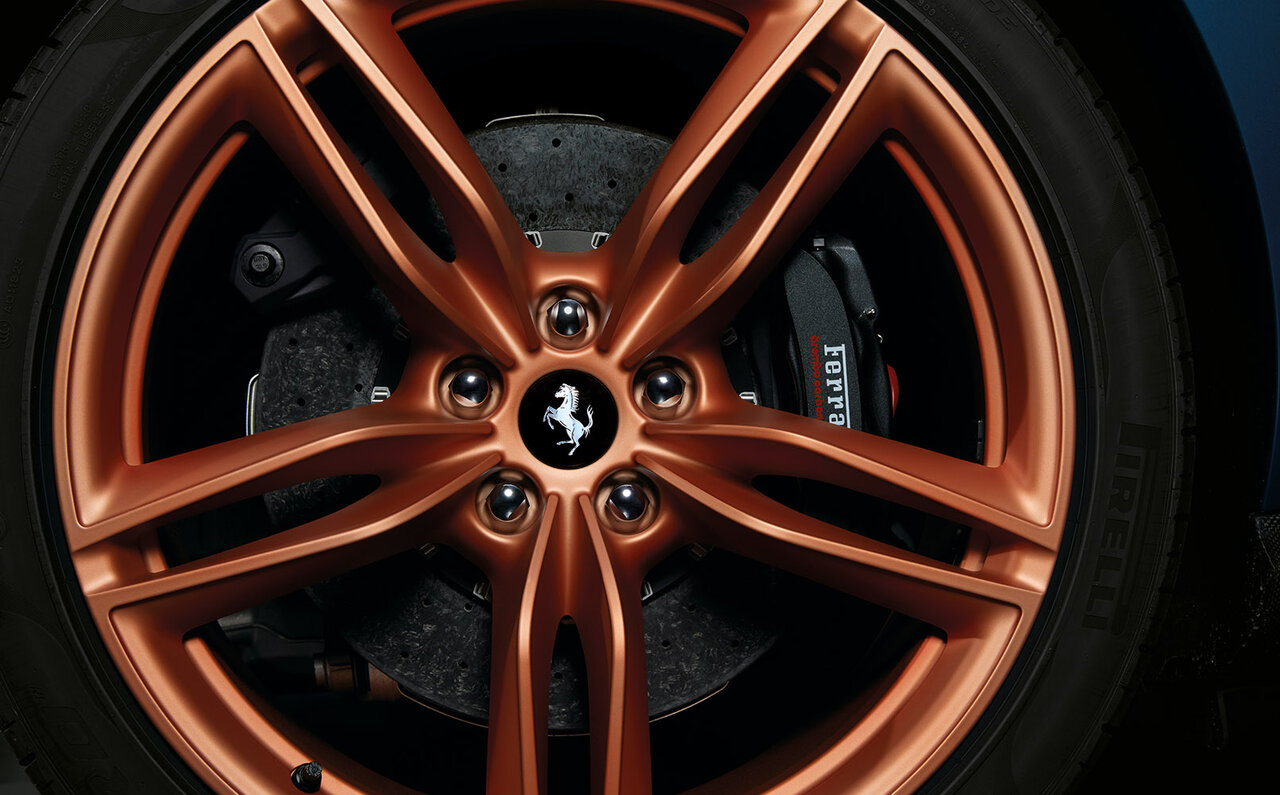 日本の伝統の技からインスピレーションを得た世界で1台だけのローマ誕生｜Ferrari