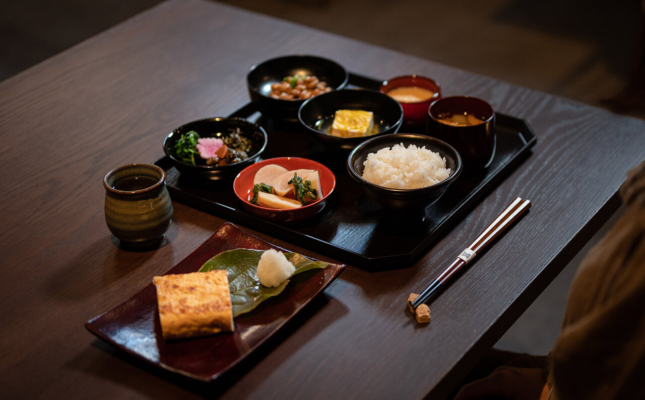 日本酒LOVER必見! 復活酒蔵併設の個性派宿で一夜を過ごす、唯一無二の体験「BYAKU Narai」|TRAVEL