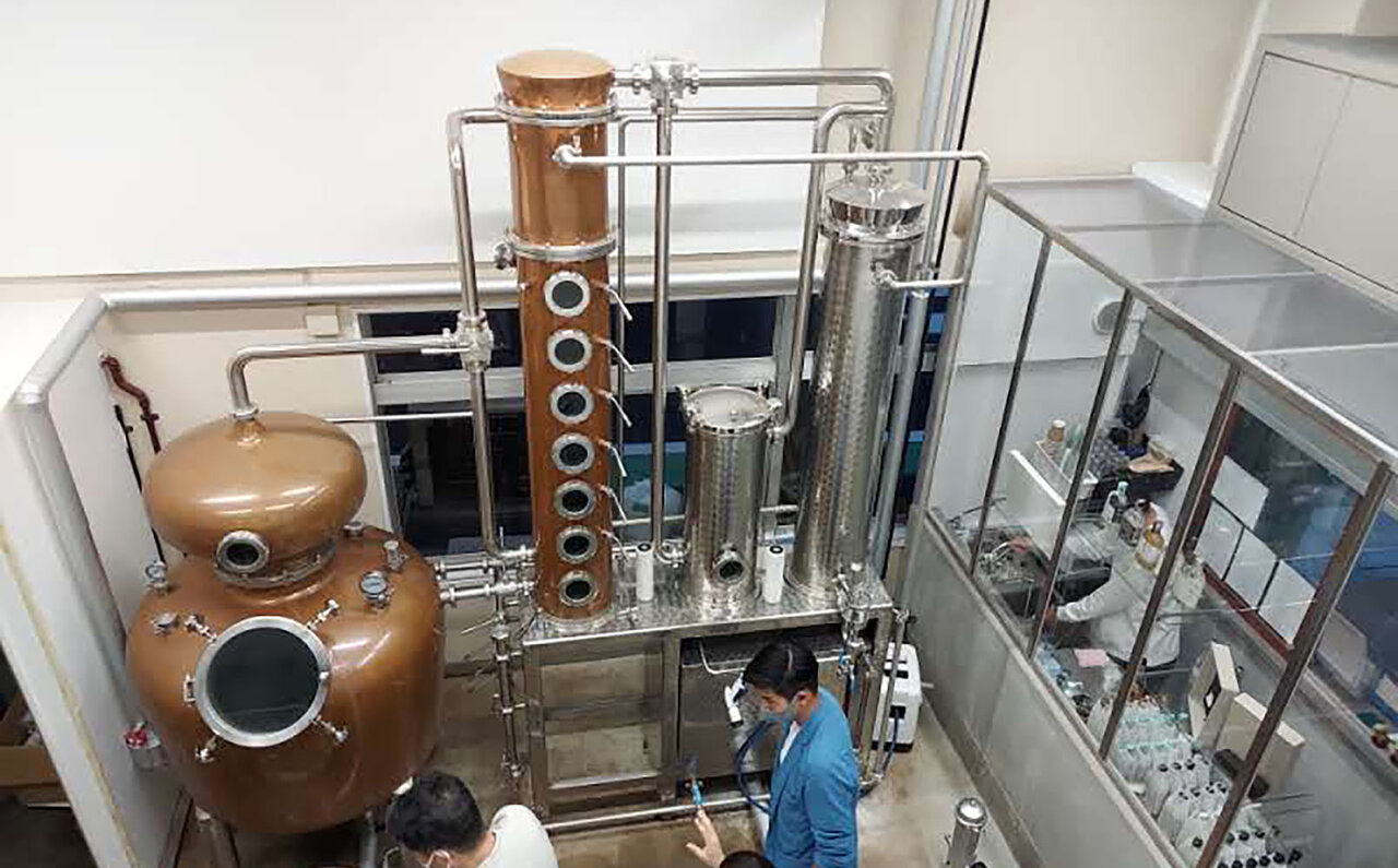 酒粕がクラフトジンに。サステナブルを実現する東京リバーサイド蒸溜所|EAT