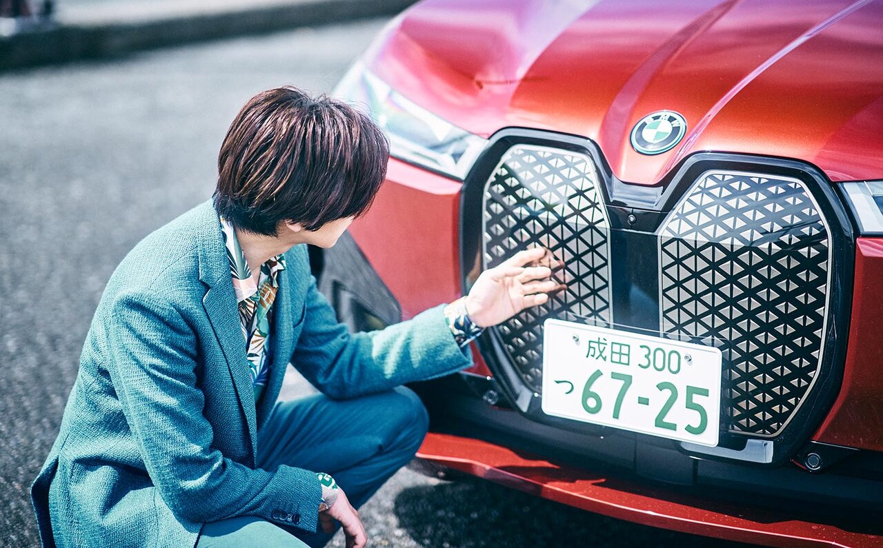 俳優 桐山漣、BMWのフラッグシップBEV「iX」を堪能する|BMW