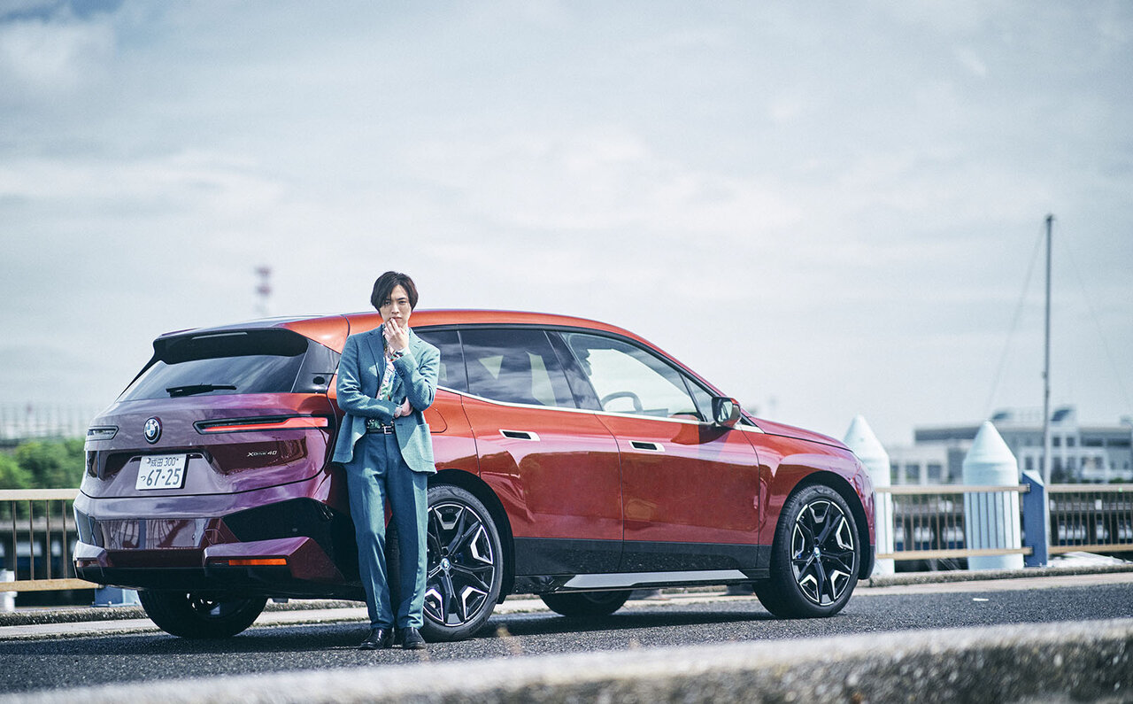 俳優 桐山漣、BMWのフラッグシップBEV「iX」を堪能する|BMW