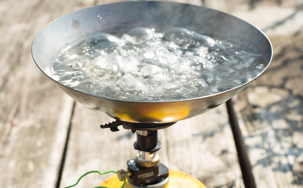 “打出し製法” の中華鍋で知られる山田工業所が製造。アウトドアクッカー「タビ鉄」｜海千山千會