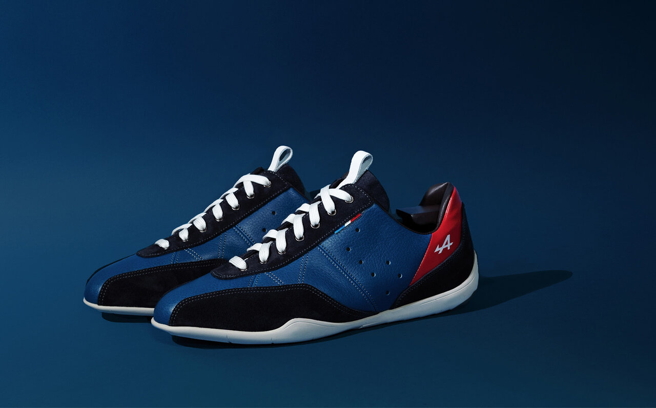 洗練されたデザインと機能性。両方を備えた日本オリジナルデザインのドライビングシューズが登場｜ALPINE×NEGRONI