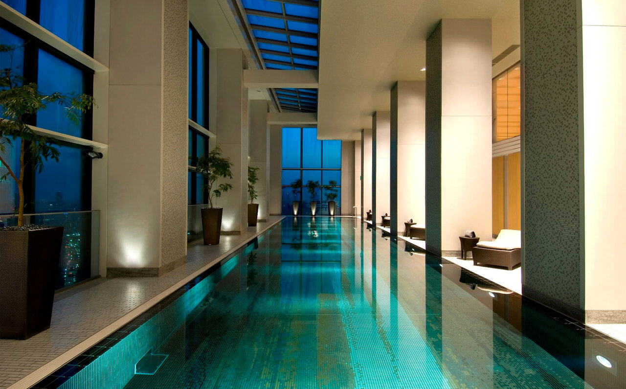幻想的な雰囲気が漂うスパを満喫。ラグジュアリーな宿泊プラン「プライベート・ナイトプール」登場｜CONRAD TOKYO