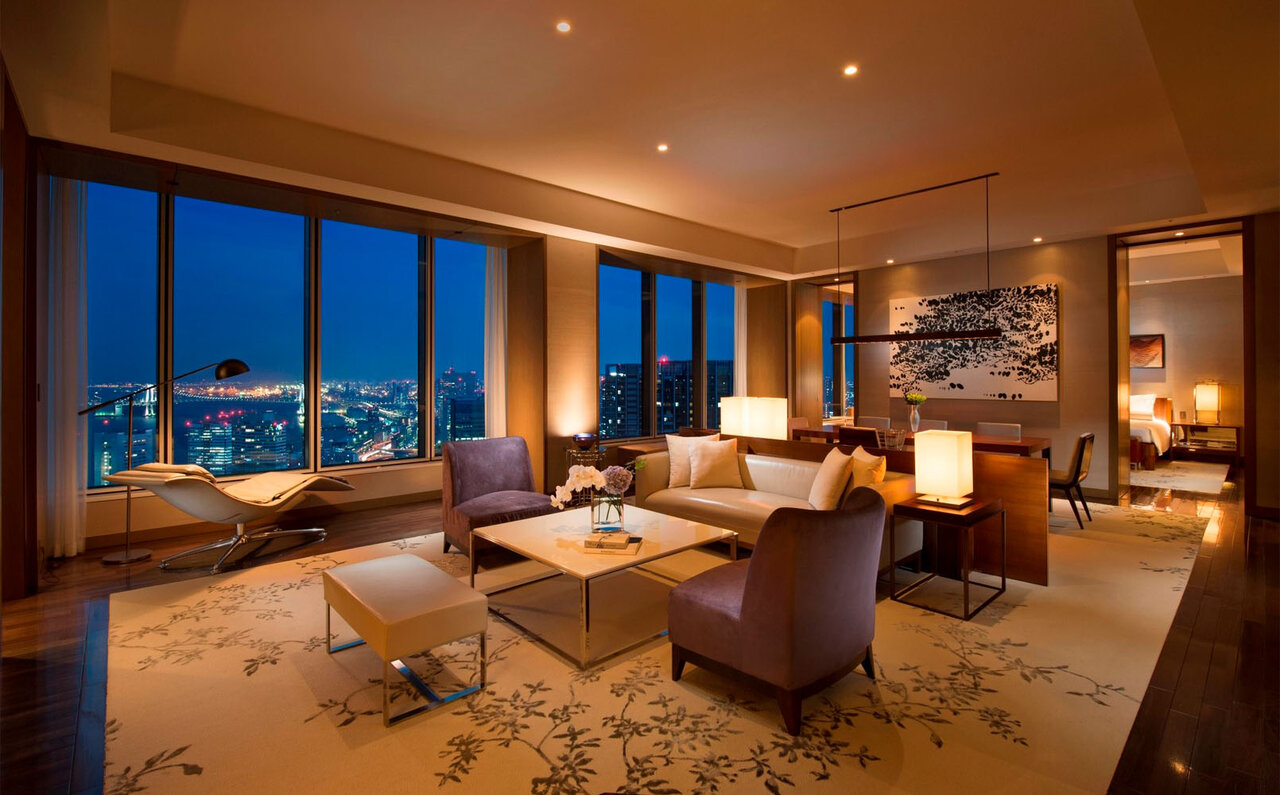 幻想的な雰囲気が漂うスパを満喫。ラグジュアリーな宿泊プラン「プライベート・ナイトプール」登場｜CONRAD TOKYO