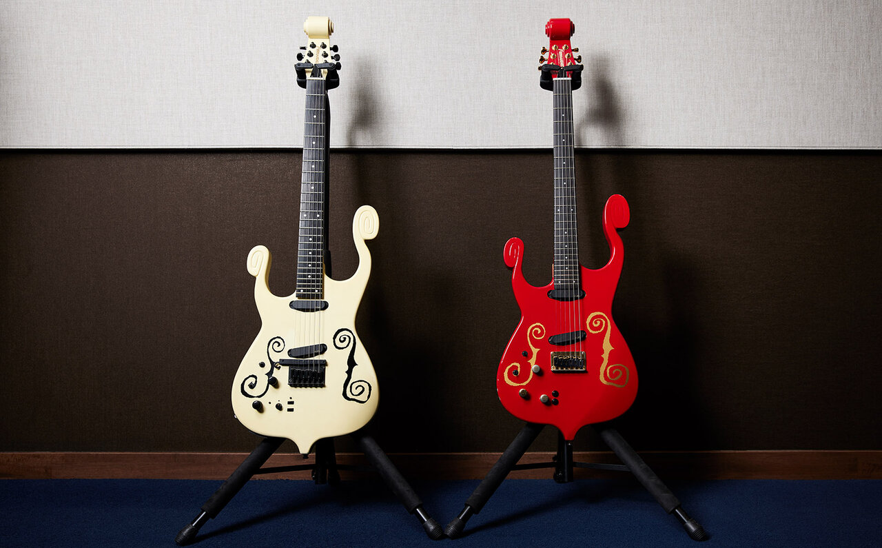 “奇才レフティ”の異名をとる、BUCK-TICKのギタリスト今井寿の愛機『BT-MM』をフィーチャーしたBE@RBRICKとフォトＴシャツが登場｜MEDICOM TOY