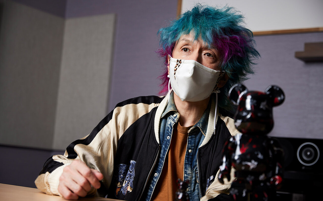 “奇才レフティ”の異名をとる、BUCK-TICKのギタリスト今井寿の愛機『BT-MM』をフィーチャーしたBE@RBRICKとフォトＴシャツが登場｜MEDICOM TOY