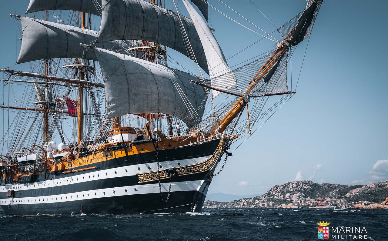 イエローのアクセントカラーが目を引く、定番「ブルガリ アルミニウム」の限定モデル｜BVLGARI