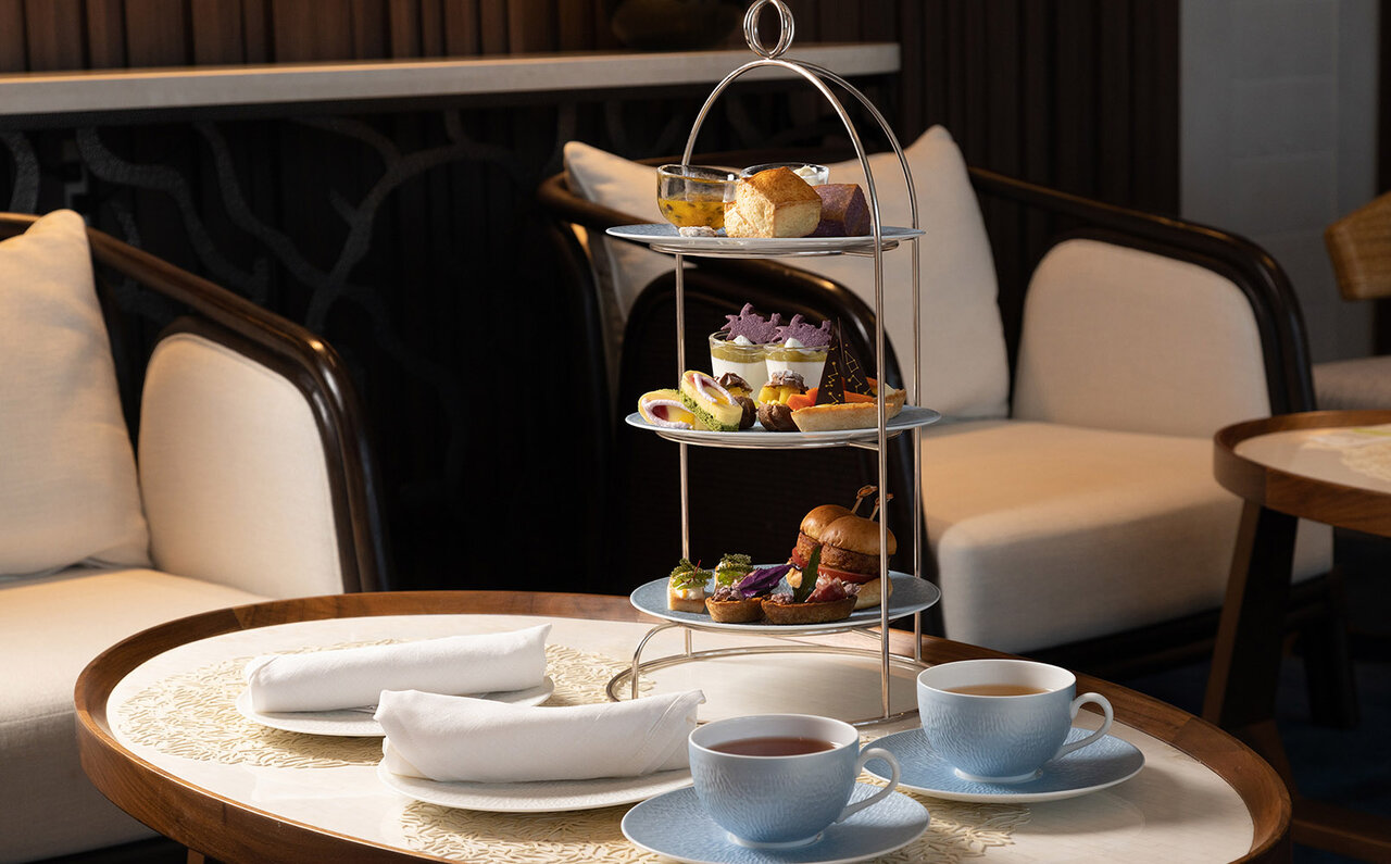 まるで千夜一夜物語。黄金色に煌めく石垣島の「ナイトプール」で大人時間を満喫！｜TRAVEL