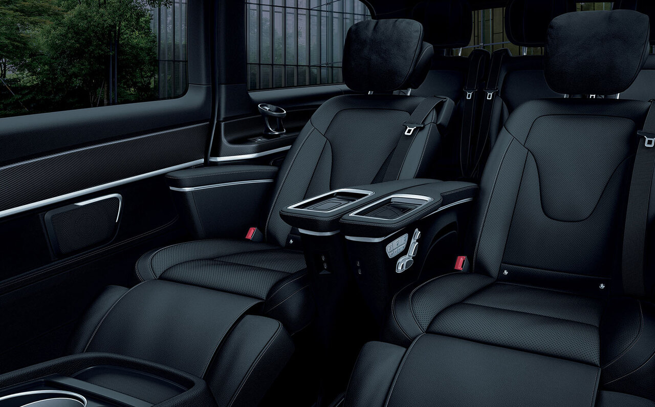 ブラックのアクセントがスタイリッシュなVクラスの最上位グレードが登場｜Mercedes Benz