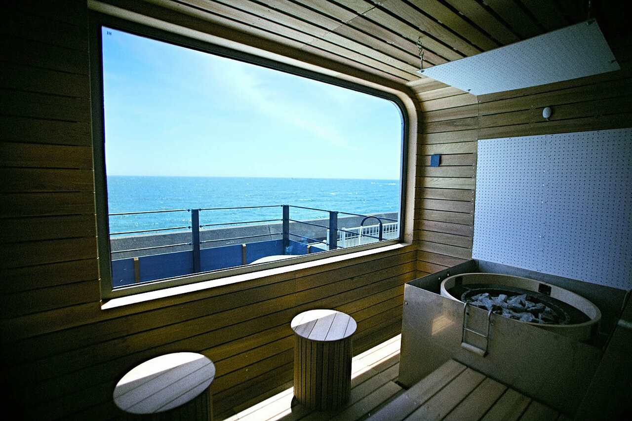 日本初！絶景を楽しめる、近未来デザインのトレーラーホテルがグランドオープン｜RIVIERA GROUP