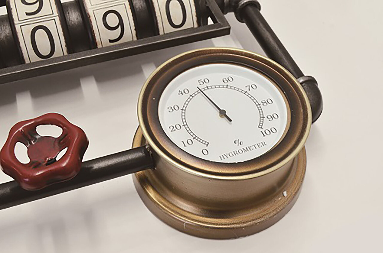 スチームパンクの世界観を表現。蒸気機関を彷彿とさせるウォールクロック｜DESIGN