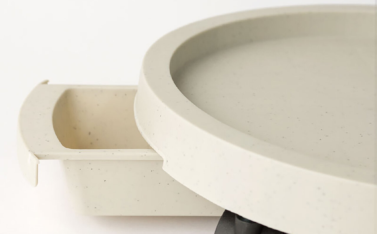 排水用のスペースとキャスター付き。ユーザー思いのプランター用トレー｜amabro