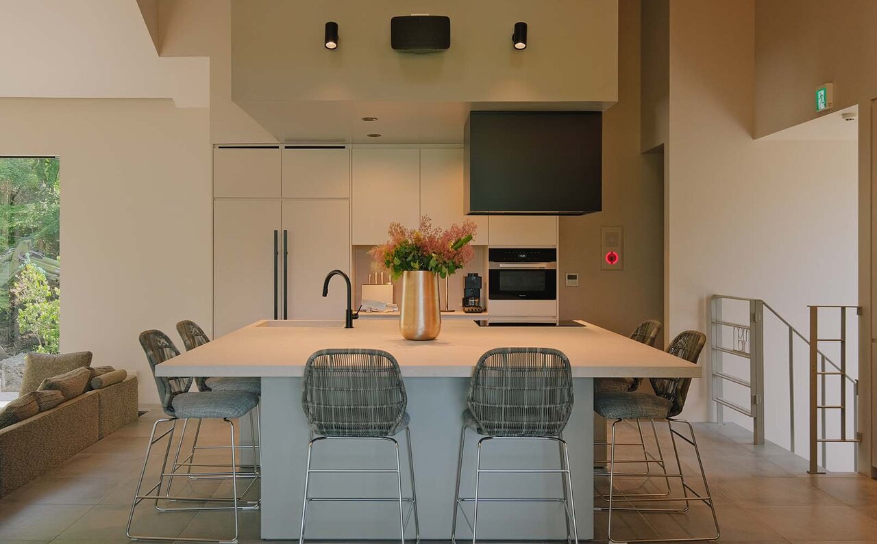 ハイエンドな一棟貸切ホテル「hotel norm. air fuji」が山梨県河口湖のほとりにオープン｜norm.