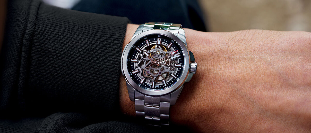 ２点支持で剛性力アップ。アームが太く、第一印象から凛々しいスケルトン｜NORQAIN