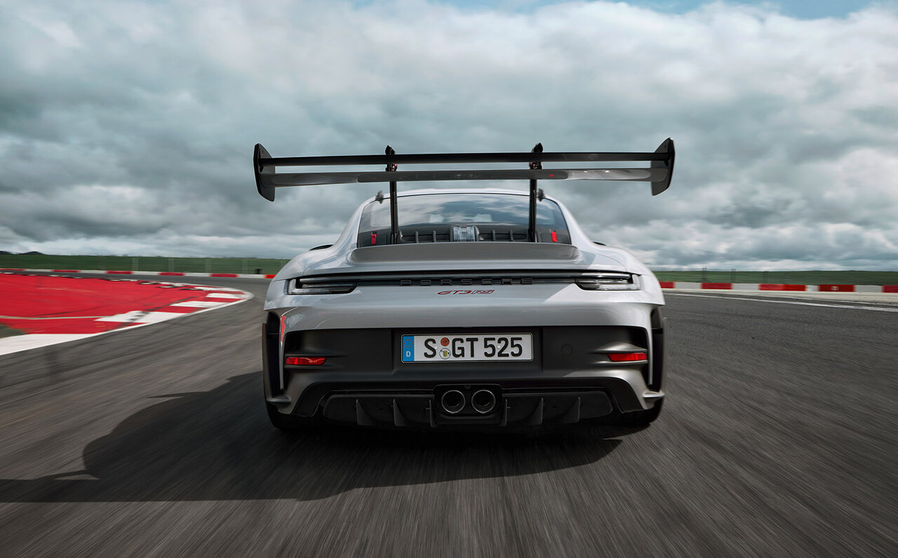 公道走行可能なハイパフォーマンスマシン、新型ポルシェ「911 GT3 RS」予約受注を開始|Porsche