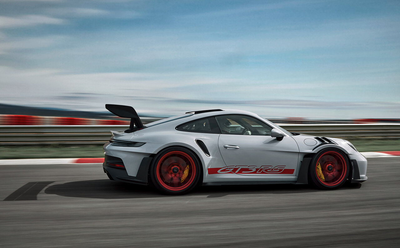 公道走行可能なハイパフォーマンスマシン、新型ポルシェ「911 GT3 RS」予約受注を開始|Porsche