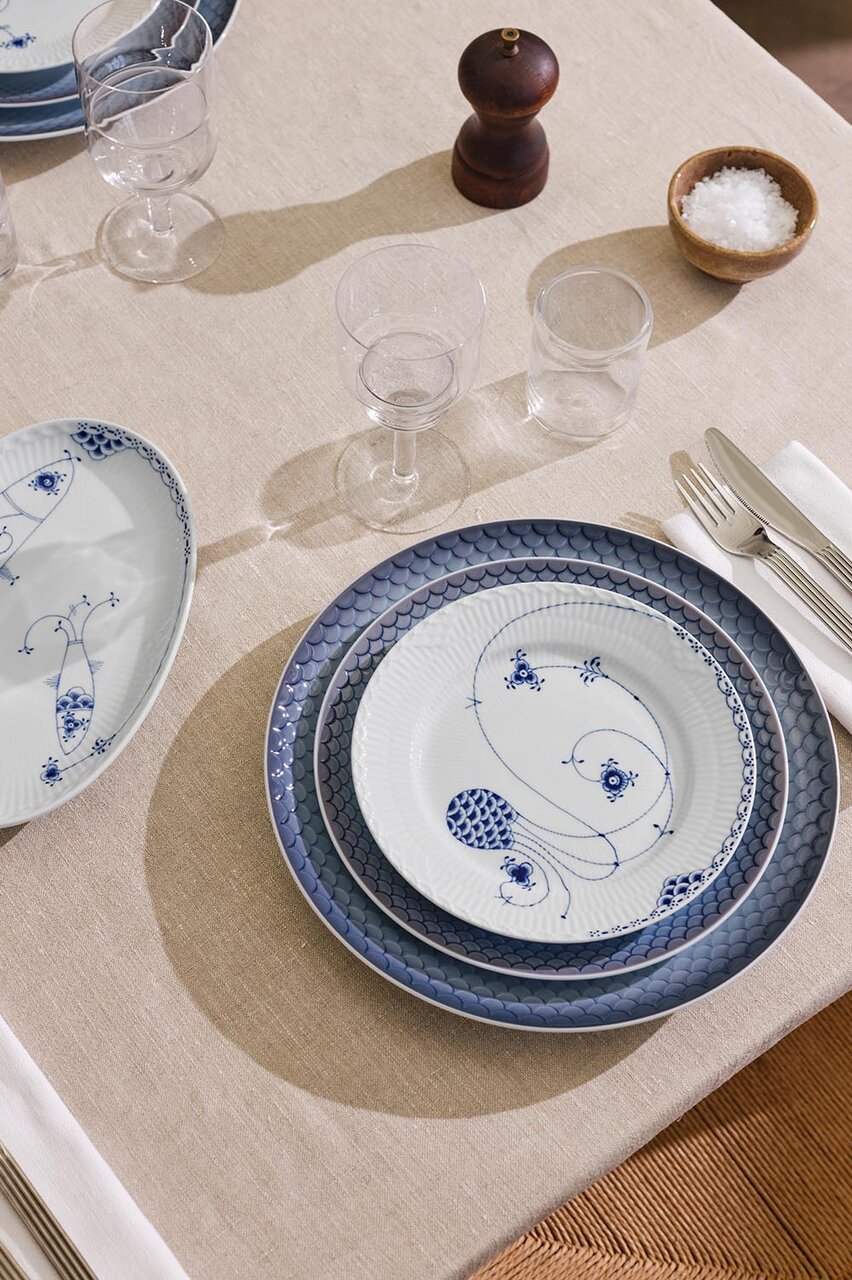 エレガントで遊び心が溢れる食卓に。白磁に描かれた自然の風景｜Royal Copenhagen