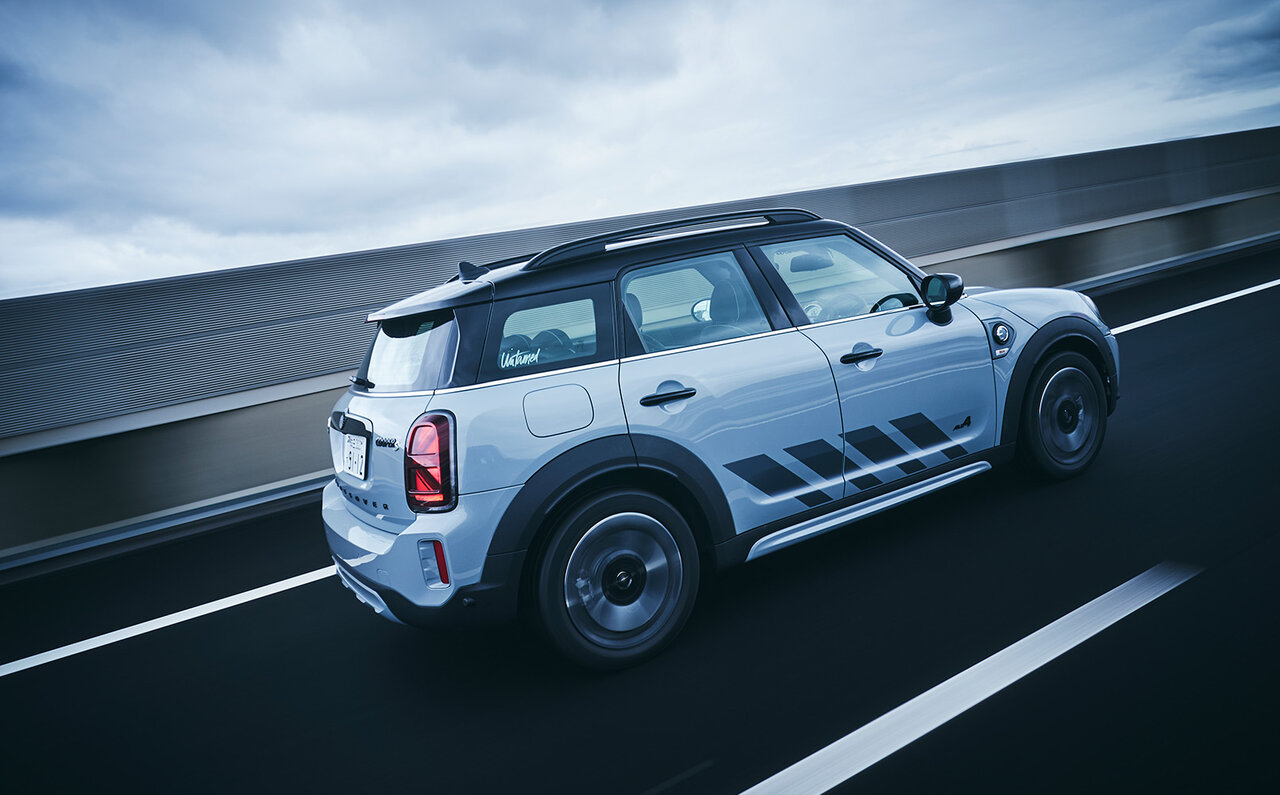 モータージャーナリスト 小沢コージが語る、MINI CROSSOVER PHEVの魅力｜MINI